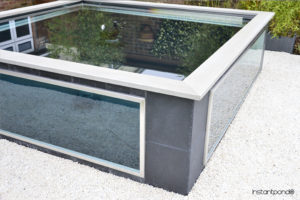 bassin avec vitre préfabriqué